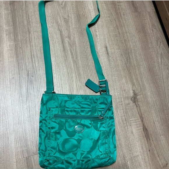 Over the shoulder coach purse - Picture 1 of 4